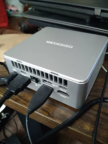 small pc geekom a8